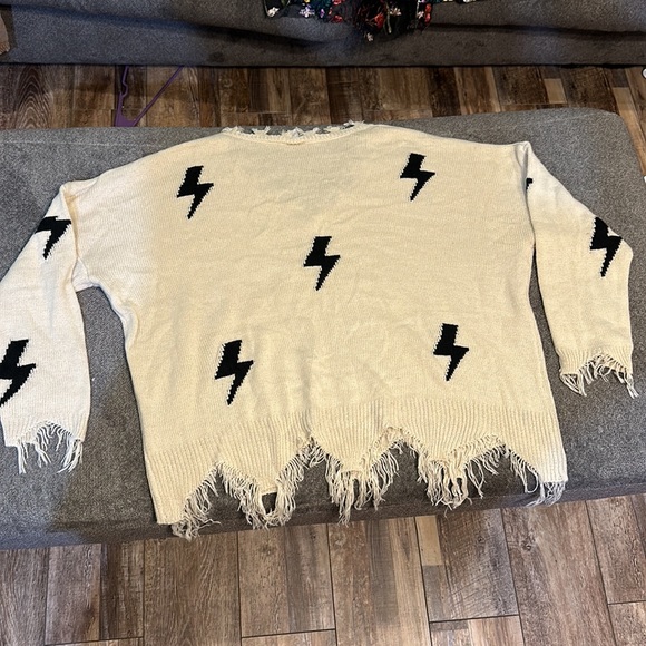 Lightning bolt sweater - Picture 2 of 2